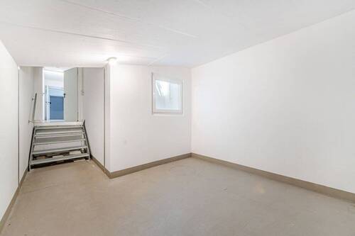 Großer uneinsehbarer Keller - 