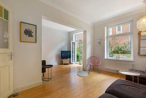 Wohnzimmer mit Blick Terrasse - Altbaujuwel in Eimsbüttel - 4,5 Zimmer, 2 Terrassen, ca. 113 m²