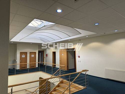 helles Treppenhaus durch Oberlicht - 