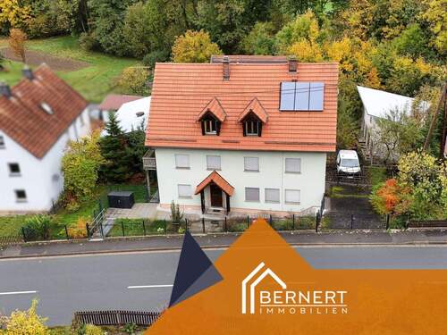 Frontansicht - 9 Zimmer Mehrfamilienhaus, Wohnhaus zum Kaufen in Weißenbrunn