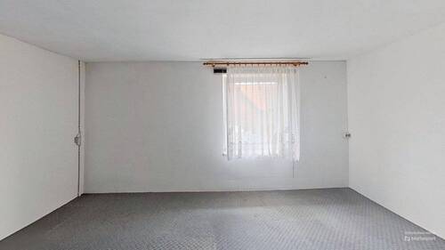 Hauptstrae-33-Bedroom-Defurnished 1.jpg - 