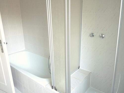 15 EG Badezimmer, Bild 3.JPG - 