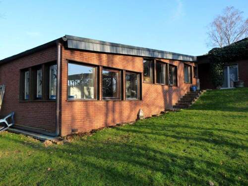 28 Schwimmbad, Außenansicht.JPG - 