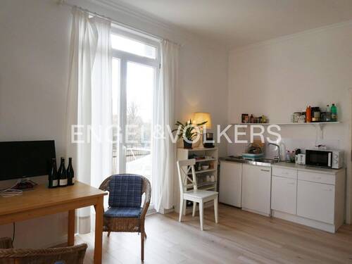 Zimmer mit Küchenzeile - 4 Zimmer Etagenwohnung in Tübingen
