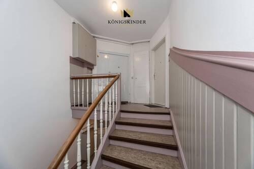 Treppenhaus - 3 Zimmer Etagenwohnung zum Kaufen in Stuttgart