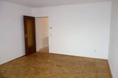 Wohnzimmer ebenso - 2 Zimmer Etagenwohnung in NEUSS