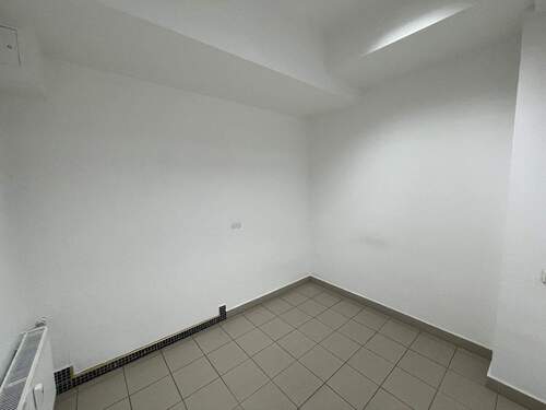 Zimmer 3 - 5 Zimmer Büro in Frankfurt am Main