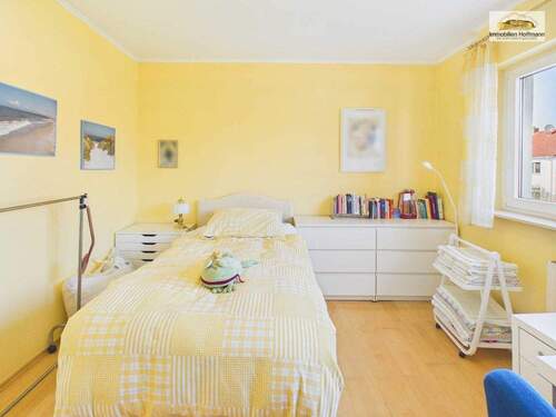 Freundliches Kinderzimmer – perfekt als Spiel-, Schlaf- oder Rückzugsbereich - 