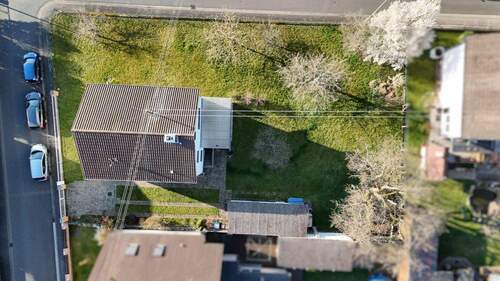 Luftaufnahme – Grundstück und Garten in attraktiver Lage - 