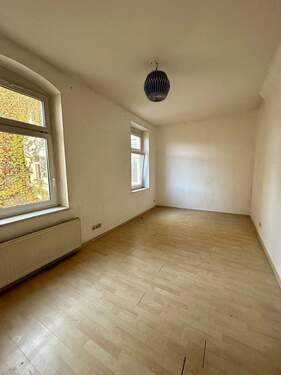 Leerwohnung Seitenflügel - 