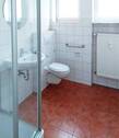 Badezimmer mit Dusche und - 