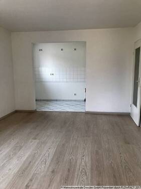 Blick zur Küche - 2-Raum mit Balkon Niedersedlitz - 2 Zimmer Etagenwohnung in Dresden