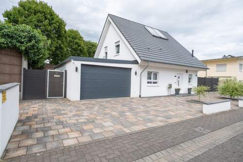 Aussenansicht - Freistehendes EFH mit großen Garten in Weißenthurm.