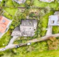 SOFORT FREI: Großzügiger Bungalow mit Einliegerwohnung, weitläufigem Grundstück und einmaligem Blick - Bruckberg