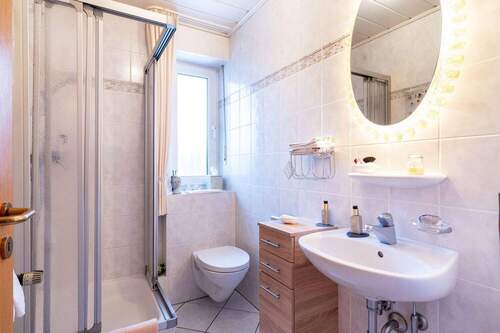 Gäste WC mit Dusche - 