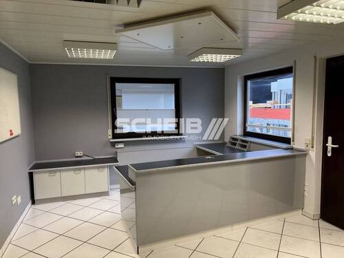 Eingang - große Lager-Ausstellungsfläche - 495,00&nbsp;EUR Kaltmiete,