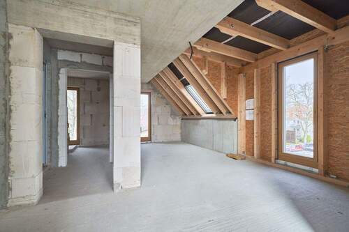 Schlafzimmer und Badezimmer - 3 Zimmer Etagenwohnung in Berlin / Hermsdorf