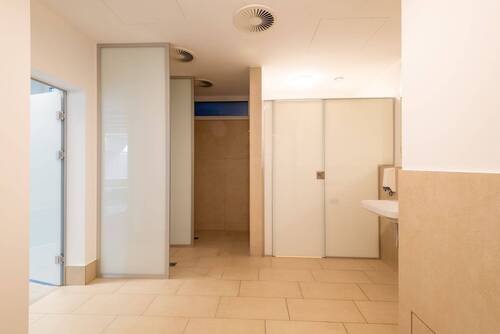 Umkleide & Dusche - 
