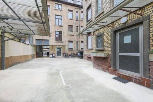 Innenhof Ansicht Vorderhaus - Mehrfamilienhaus, Wohnhaus mit 757,50 m² in Karlsruhe zum Kaufen