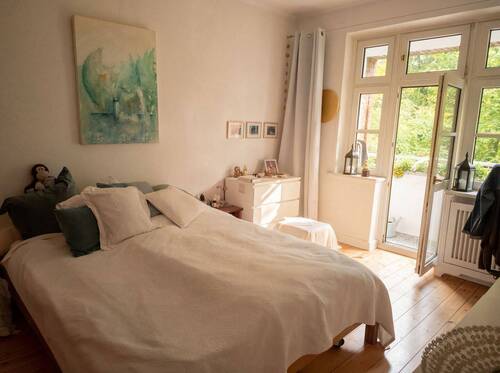 Ruhiges Schlafzimmer - 2 Zimmer Etagenwohnung zum Kaufen in Hamburg