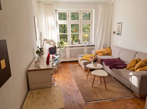 Geräumiges Wohnzimmer - 2 Zimmer Etagenwohnung in Hamburg