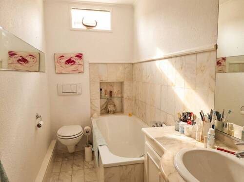 Helles Badezimmer - Etagenwohnung mit 58,30 m&sup2; in Hamburg zum Kaufen