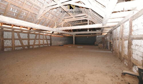 Heuboden über Pferdeboxen - 