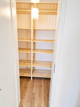 Kleine Abstellkammer für Lebensmittel - 