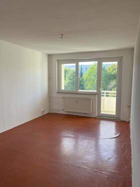 20251002_120529885_iOS - Maxim-Gorki-Str. 5 2.OG links - 303,00 EUR Kaltmiete, ca.  50,50 m² Wohnfläche