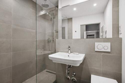 Bad mit barrierefreier Regendusche - 