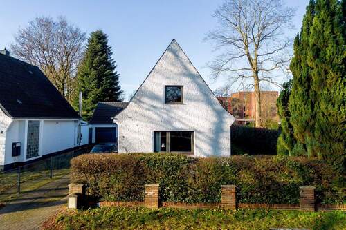 Frontansicht - 4 Zimmer Einfamilienhaus zum Kaufen in Norderstedt