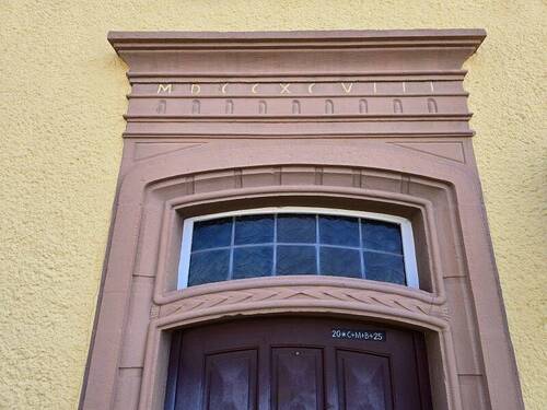 Eingang Wohnhaus 1 - 