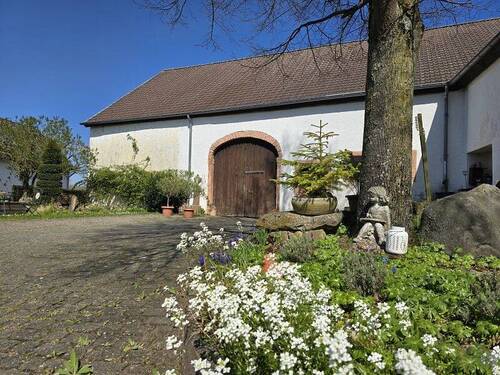 Hof mit Nebengebäude 2 - 