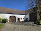 Hof mit Nebengebäude 1 - 