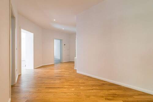 Flur - Etagenwohnung mit 99,00 m&sup2; in Leipzig zum Kaufen