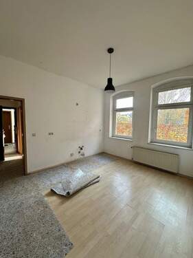 Leerwohnung Seitenflügel - 