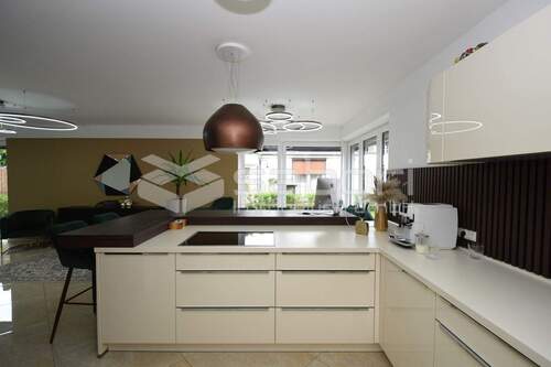 Küche - Moderne KfW-55-Doppelhaushälfte mit Erdwärmepumpe, Südgarten und Garage in Hamburg-Poppenbüttel