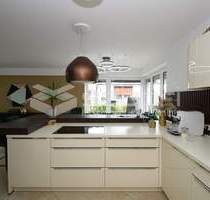 Moderne KfW-55-Doppelhaushälfte mit Erdwärmepumpe, Südgarten und Garage in Hamburg-Poppenbüttel