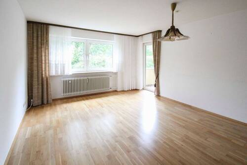 Wohnzimmer - 3 Zimmer Etagenwohnung in Geretsried