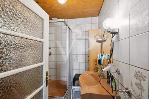 Innenbad mit Dusche - 