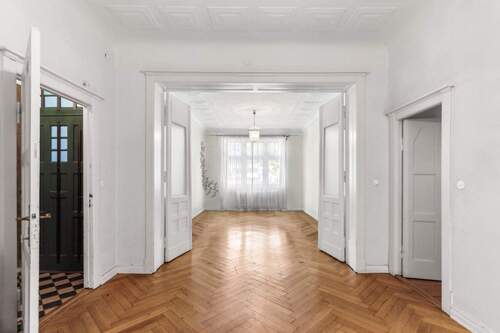 Blick in den Wohnbereich - 5 Zimmer Etagenwohnung zum Kaufen in Berlin