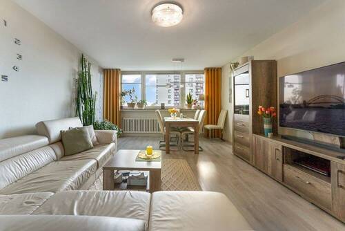 Wohnzimmer - Barrierearme 3-Zimmer-Wohnung mit Garagen Stellplatz, Refrath-Zentrum