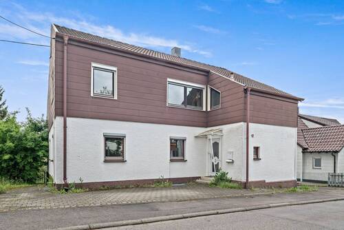 Ansicht Straße - PROVISIONSFREI - Viel Platz für Ideen: Einfamilienhaus mit großem Garten