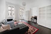 Wohnzimmer + Ausgang zum balkon - 4 Zimmer Etagenwohnung in Berlin
