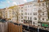 Ausblick Balkon - Etagenwohnung mit 80,00 m&sup2; in Berlin zum Kaufen