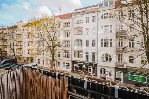 Ausblick Balkon - Etagenwohnung mit 80,00 m&sup2; in Berlin zum Kaufen