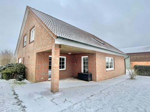 außen mit Terrasse - Große 3 Zimmer Wohnung in Giesensdorf bei Ratzeburg zur Miete zu sofort - Erdgeschoss - barrierearm