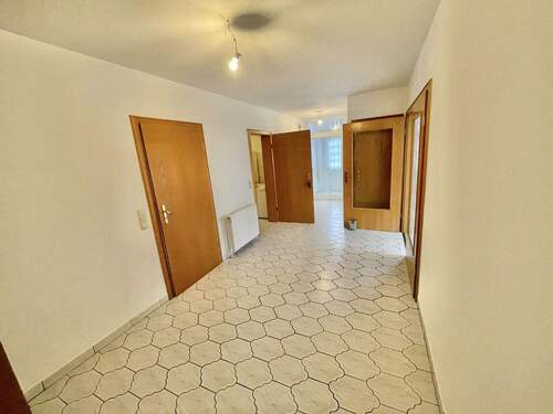 Diele - Etagenwohnung mit 112,00 m&sup2; in Giesensdorf zur Miete