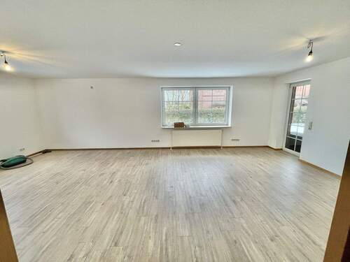 geräumiges Wohnzimmer - 