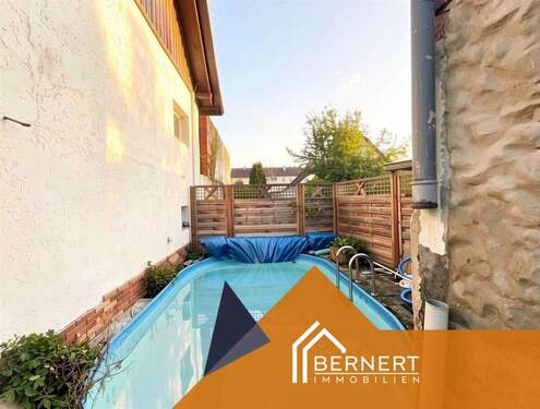 Außenpool - 5 Zimmer Doppelhaushälfte in Coburg